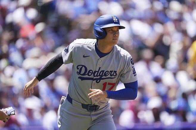 LA 다저스 오타니 쇼헤이가 27일(한국시각) 콜로라도 로키스전서 시즌 28호 홈런을 터뜨렸다. AP연합뉴스