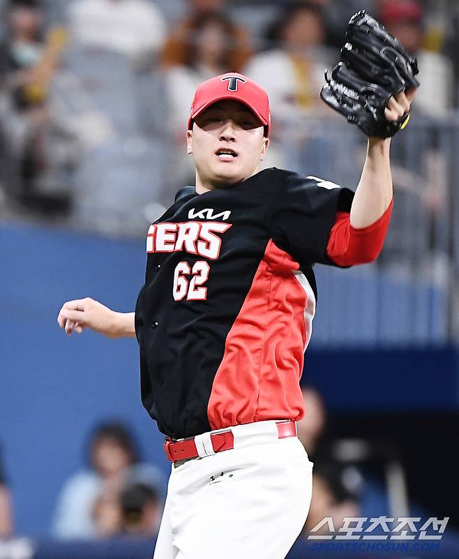 26일 서울 고척스카이돔에서 열린 KIA-키움전. 9회말 2사 2루 정해영이 송성문을 투수앞 땅볼로 처리하고 있다. 고척=정재근 기자 cjg@sportschosun.com/2025.6.26/