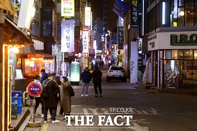 서울시는 올해 3월 27일 소상공인과 자영업자의 자금난 해소를 위해 '서울형 자영업자 안심통장'을 출시했다. /더팩트 DB