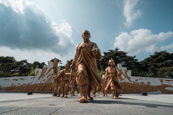 지난 2022년 6월 전북 정읍시 덕천면 황토현 전적지에 세워진 전봉준 장군 등 동학농민군 행렬 동상. 정읍시