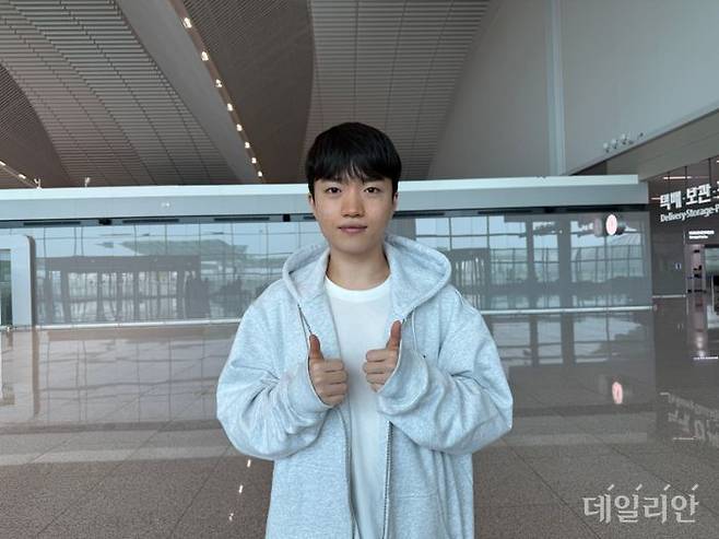 '케리아' 류민석이 27일 인천국제공항 제2여객터미널에서 출국 전 포즈를 취하고 있다. 그는 대회 기간 최대한 효율을 올리고 컨디션 관리에 힘쓰겠다고 밝혔다. ⓒ데일리안 황지현 기자