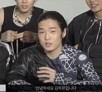 image.png 안녕 날 소개할게 이름 김하온 직업은 츄레블러