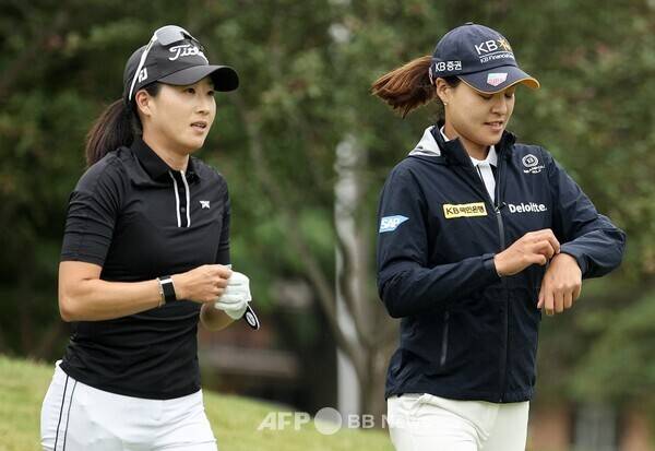 전인지, 윤이나, 리디아 고, 이소미, 이정은6, 박성현, 유해란, 김세영, 임진희, 다니엘 강 프로 등이 출전한 2025년 미국여자프로골프(LPGA) 투어 2인 1조 팀 경기인 다우 챔피언십 1라운드에서 제니퍼 송, 전인지 프로가 경기하는 모습이다. 사진제공=ⓒAFPBBNews = News1