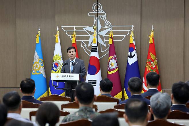 김선호 국방차관이 27일 오전 서울 국방부 대회의실에서 열린 이임식에서 이임사를 하고 있다. 국방일보 제공