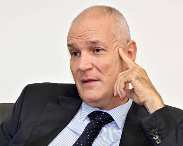 라파엘 하르파즈 이스라엘 대사가 26일 서울 종로구 주한이스라엘대사관에서 한국일보와 인터뷰하고 있다. 홍인기 기자