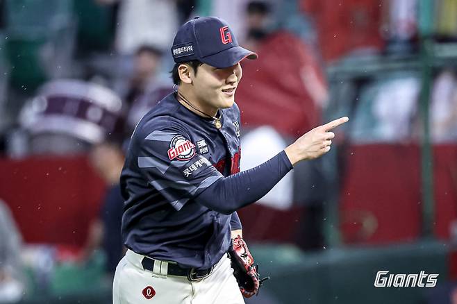 롯데 자이언츠 최준용이 26일 창원 NC 다이노스전에서 시즌 8호 홀드를 기록했다. 사진=롯데 자이언츠