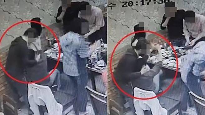 동료 여성 의원 목 끌어안는 A 전 의원 [연합뉴스/동료 시의원 제공]