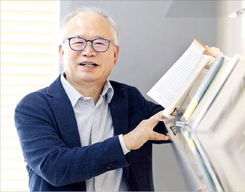 정병석 아름다운서당 이사장은 “인문학 공부는 단순히 책만 붙잡고 있어선 안 된다”며 “문제의식을 갖고 자기 논리를 정리하며 글을 쓰고 발표하는 훈련을 병행해야 한다”고 말했다.    /김범준 기자