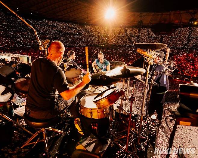 연중 세계적인 아티스트들이 무대를 펼치는 고양종합운동장은 국내 대형 공연 무대의 성지로 자리잡았다. 사진은 지난해 8월 열린 칸예 웨스트의 내한 콘서트 장면.