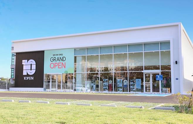 탑텐 제주연북점 외관 모습. 신성통상 제공
