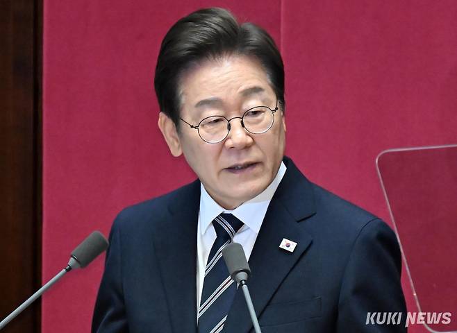 이재명 대통령이 26일 서울 여의도 국회에서 2025년도 제2차 추가경정예산(추경)안 시정연설을 하고 있다. 유희태 기자