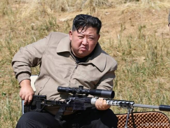 북한 노동당 기관지 노동신문이 지난해 9월13일 김정은 노동당 총비서가 조선인민군(북한군) 특수작전무력훈련기지를 현지 시찰하고 전투원들의 훈련을 지도했다고 보도했다. 신문은 "김 총비서가 감시대에 올라 훈련강령에 따라 전투원들이 진행하고 있는 대상물 정찰 및 습격 전투 훈련을 봤다"고 전했다. 관련 보도 이후 북한의 러시아 파병이 이뤄졌다. / 사진=뉴스1(노동신문)