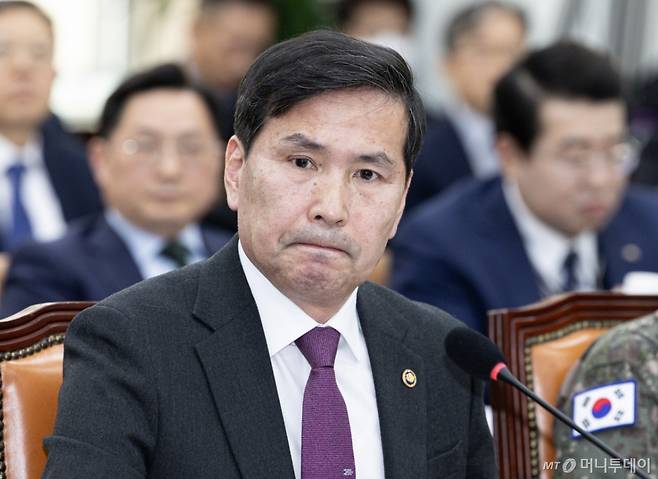 김선호 국방부 장관직무대행(차관)이 지난 2월11일 오후 서울 여의도 국회에서 열린 제422회 국회(임시회) 국방위원회 제1차 전체회의에서 허영 더불어민주당 의원의 자료제출 요구를 듣고 있다. / 사진=뉴스1