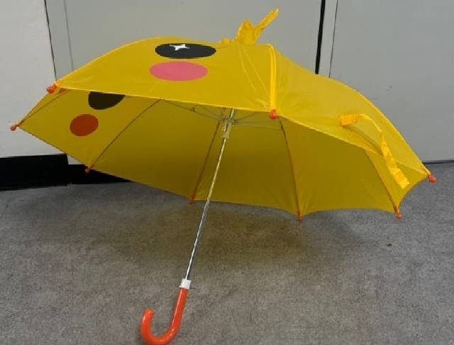 어린이용 우산. 프탈레이트계 가소제 443.5배 초과 검출. 서울시 제공