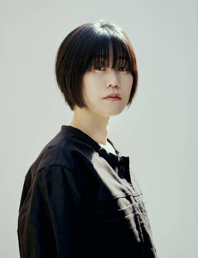 김애란 작가는 “보고 듣는 모든 행위가 자연스러운 것 같아도 그렇지 않다”며 “이웃과 멀어진 시대에 함께 빗소리를 듣고 싶은 마음을 담아 쓴 소설”이라고 말했다. ⓒ이승재(LCC)