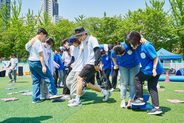 서울 금천구,  경기 광명시 청년들이 체육대회를 즐기고 있다. 금천구청 제공