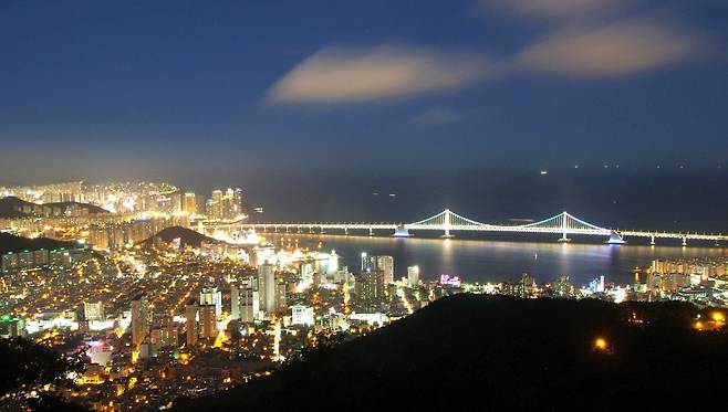 황령산 전망대에서 본 부산야경. [헤럴드경제 DB]