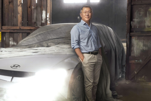 현대자동차그룹이 미국의 시사주간지 타임이 선정하는 ‘2025년 세계에서 가장 영향력 있는 100대 기업’에 국내 기업 중 유일하게 이름을 올렸다. 사진은 정의선 현대차그룹 회장  [현대자동차그룹 제공]