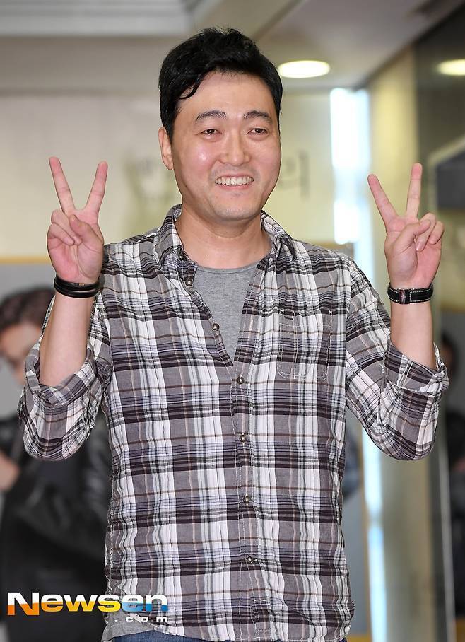 영화 ‘쇼타씨의 마지막 출장’에서 현장 스틸 기사로 참여한 배우 이준혁(뉴스엔DB)