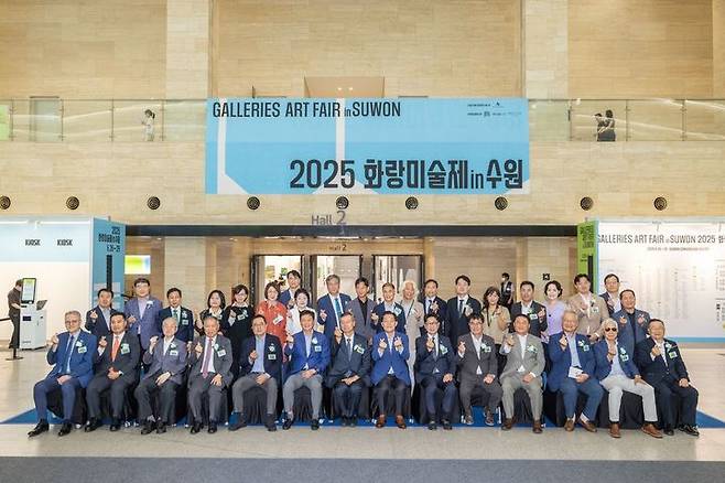 ‘2025 화랑미술제 in 수원’이 29일까지 열린다. *재판매 및 DB 금지