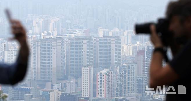 [서울=뉴시스] 홍효식 기자 = 서울 남산에서 바라본 아파트 모습. 2025.06.26. yesphoto@newsis.com