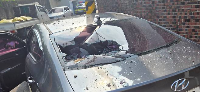 60대 남성 A씨는 26일 오후 4시 30분쯤 앞서가던 승용차 운전자를 폭행하고 차량을 파손한 혐의를 받고 있다. 독자 제공