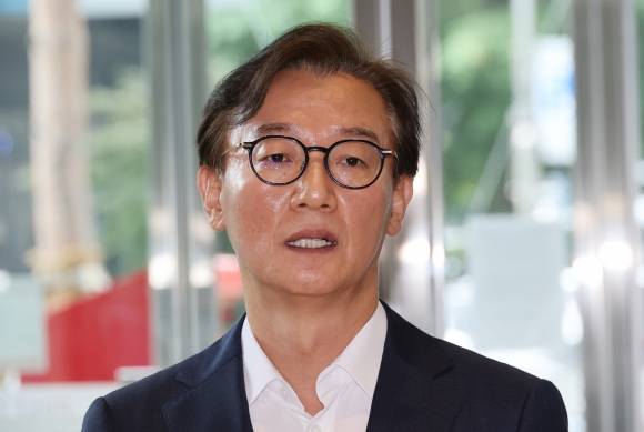 전재수 해양수산부 장관 후보자가 25일 인사 청문 준비 사무실이 있는 서울 마포구 포스트타워 마포로 출근하며 지명 소감을 밝히고 있다. 2025.6.25 연합뉴스