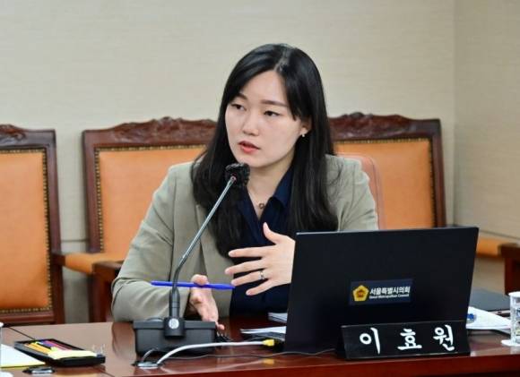 질의하는 이효원 의원