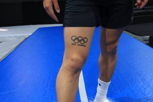 이채운은 2022 베이징 동계올림픽 당시 허벅지에 새긴 ‘2022 올림피언’이라는 문신을 2026 밀라노 대회 금메달 뒤 ‘2026 챔피언’으로 바꿔 새기고 싶다는 소망을 밝혔다. 사진 제공=브리온컴퍼니