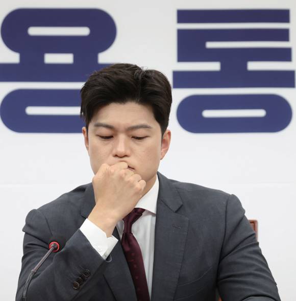 김용태 국민의힘 비상대책위원장이 6월19일 국회에서 열린 이재명 정부 인사청문회 대책회의에 참석해 있다. ⓒ시사저널 박은숙