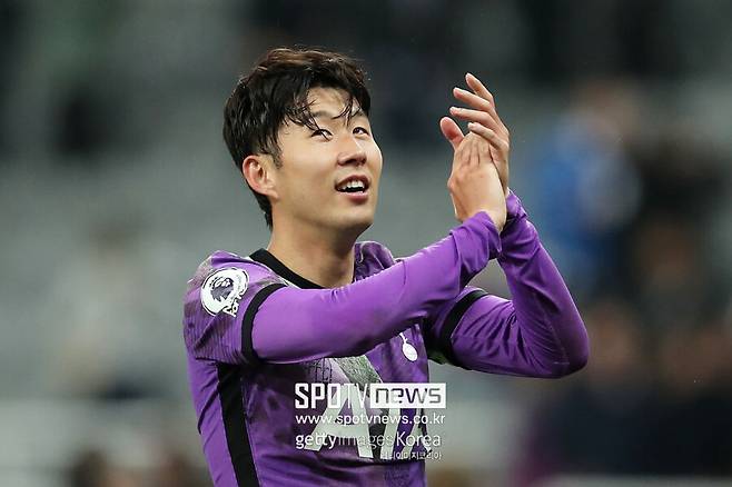 ▲ 손흥민을 다른 팀으로 떠나보내고 방문하면 더욱 좋은 소리가 나올리 없다. 지난 두 차례 방한마다 6만 석의 서울월드컵경기장을 가득 채웠던 팬들의 환호가 사라질 가능성이 크다. 아시아 시장에서 최대 수익을 얻으려고 마련한 투어를 앞두고 손흥민을 처분해서는 안 된다는 주장이다.