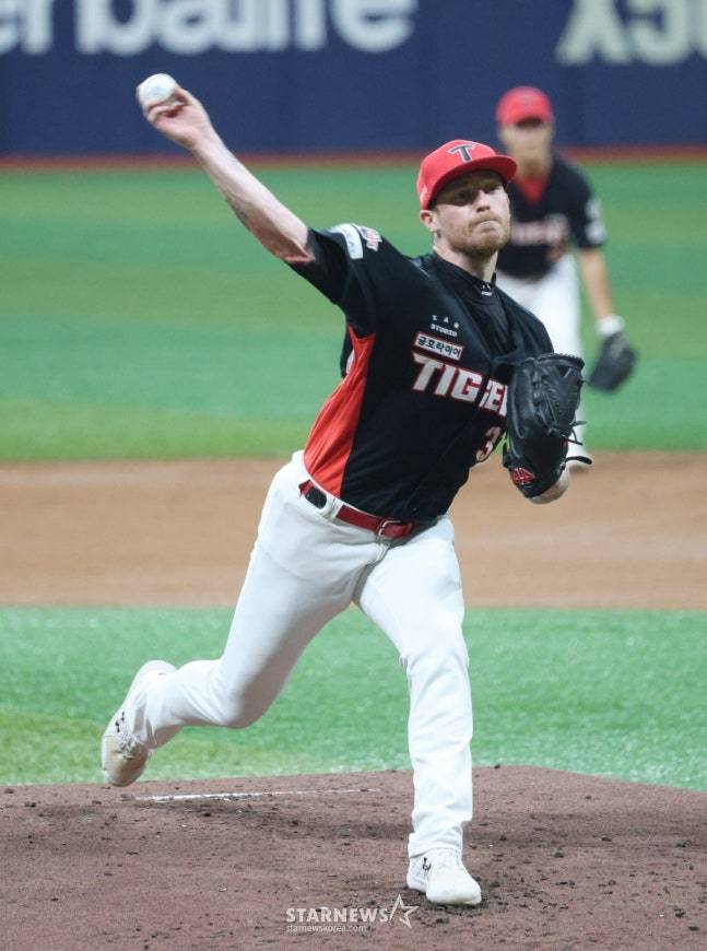 아담 올러가 지난 25일 키움전에 등판한 모습. /사진=김진경 대기자