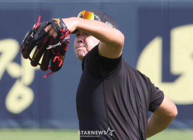 [포토] 장현식 '친정팀 KIA가 왔구만'