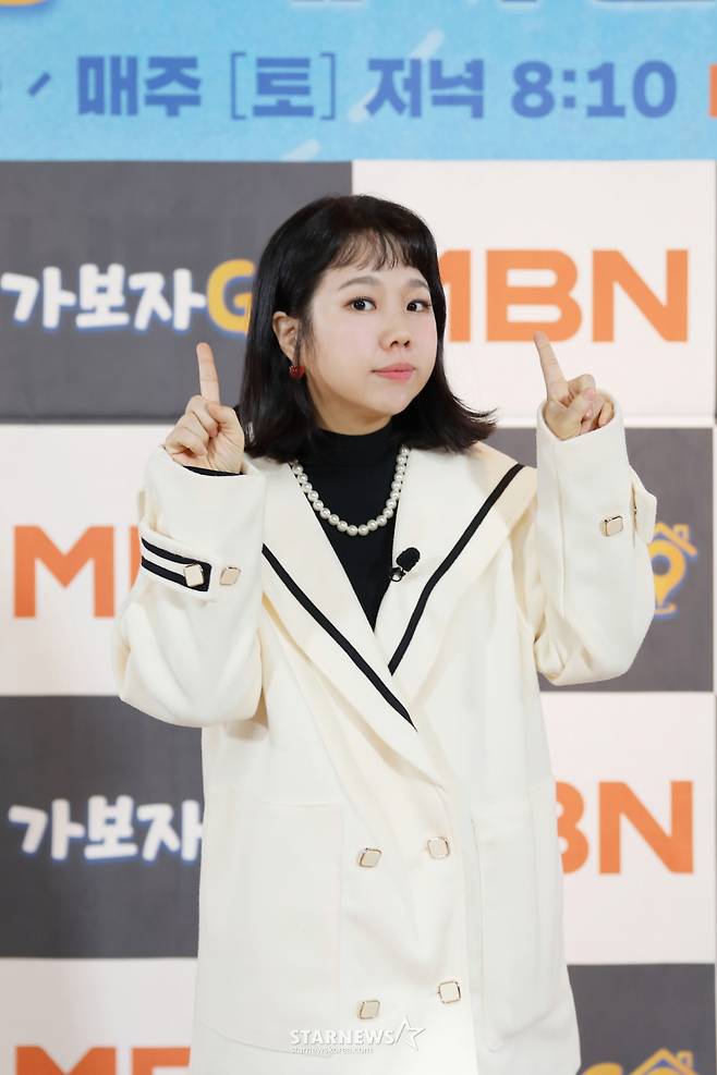 코미디언 홍현희가 15일 오전 온라인으로 진행된 MBN 예능 프로그램 '가보자GO' 제작발표회에 참석해 포즈를 취하고 있다. 각종 SNS의 파도를 벗어나 '진짜 친구'를 찾기 위해 거리로 나선 5명의 MC가 장소와 나이, 성별을 불문하고, 그동안 만나고 싶었던 각종 셀럽과 일반인을 즉석에서 섭외해 친구가 되는 과정을 담아내는 프로그램 '가보자GO'는 16일 첫 방송된다. /사진제공=MBN 2024.03.15 /사진=이동훈