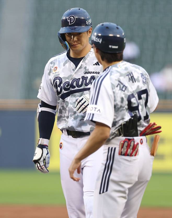 두산 베어스 김재환(왼쪽). /사진=두산 베어스 제공