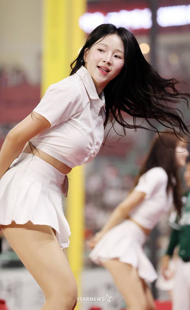 [★한번에 쓱]땀에 흠뻑 '베이비페이스' 드러낸 SSG 이연진