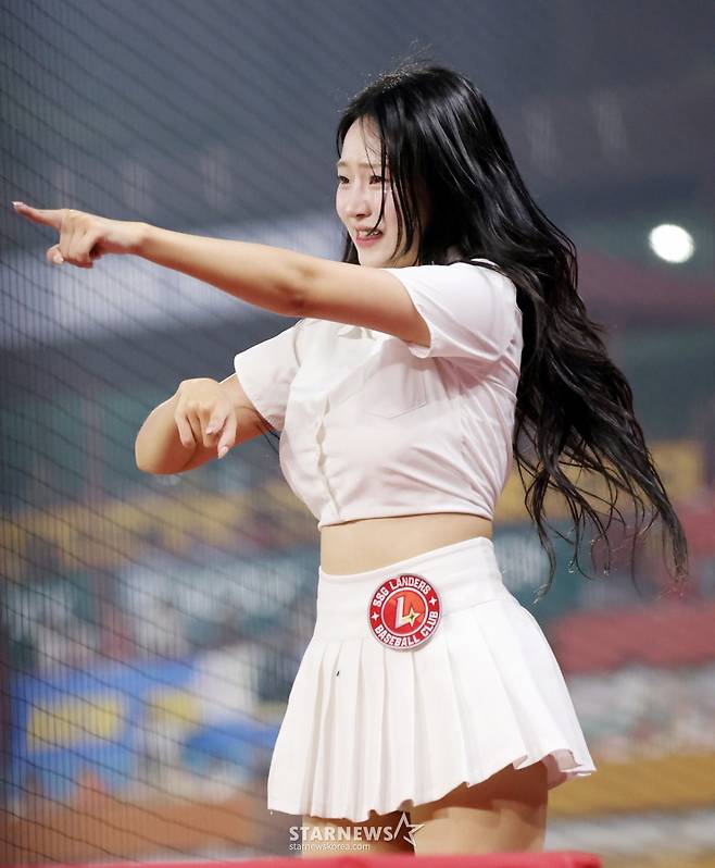 [★한번에 쓱]땀에 흠뻑 '베이비페이스' 드러낸 SSG 이연진