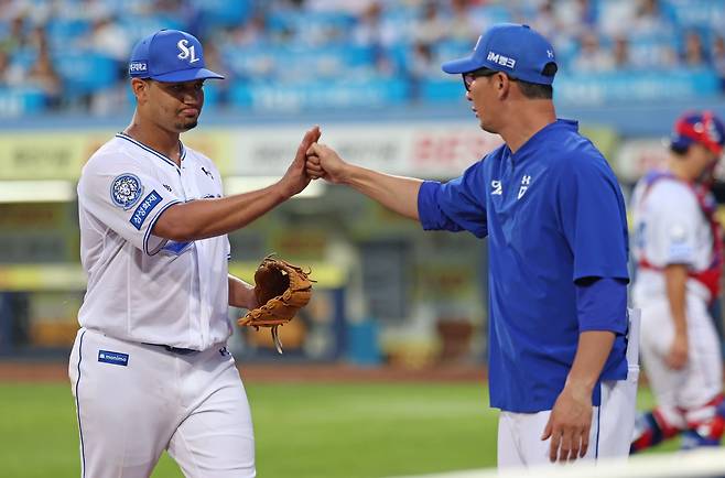 지난 26일 대구 삼성라이온즈파크에서 열린 2025 신한 SOL Bank KBO리그 삼성 라이온즈와 한화 이글스의 경기, 데니 레예스의 대체 외국인으로 합류한 헤르손 가라비토가 최고 155km/h 강속구를 앞세워 5이닝 무실점 완벽한 데뷔전을 치렀다. 삼성 라이온즈