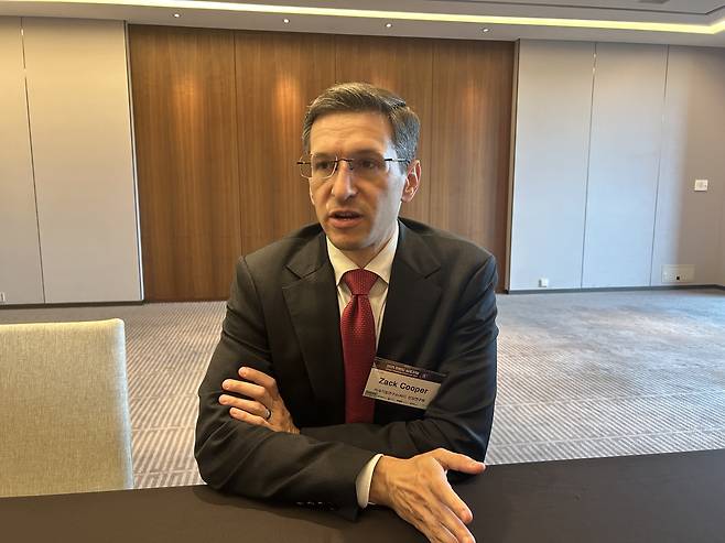 연합뉴스와 인터뷰하는 잭 쿠퍼 연구원 (서울=연합뉴스) 김지연 기자 = 미국의 아시아 안보 전문가인 잭 쿠퍼 미국기업연구소 선임연구원이 26일 연합뉴스 주최 한반도 심포지엄 계기로 연합뉴스와 인터뷰하고 있다. 2025.06.26. photo@yna.co.kr