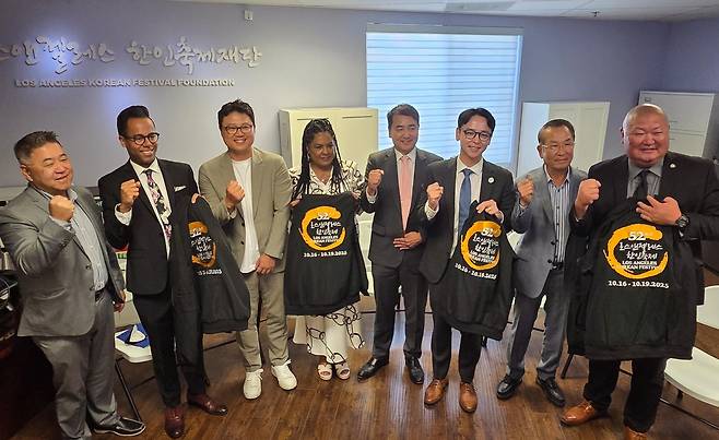 26일(현지시간) LA한인축제 기자회견에 참석한 관계자들 [LA한인축제재단(LAKFF) 제공. 재판매 및 DB 금지]