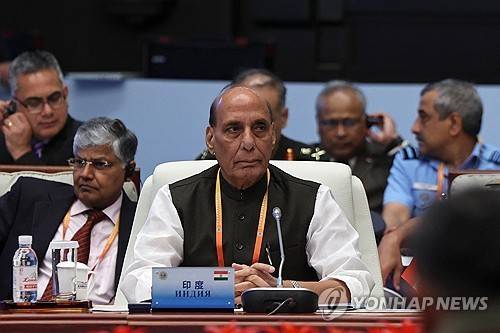 상하이 협력기구(SCO) 국방장관 회의 참석한 라즈나트 싱 인도 국방장관 [로이터 연합뉴스. 재판매 및 DB 금지]