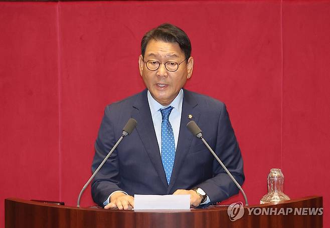 당선 인사하는 김교흥 문체위원장 (서울=연합뉴스) 박동주 기자 = 27일 국회 본회의에서 문체위원장으로 선출된 더불어민주당 김교흥 의원이 당선인사를 하고 있다. 2025.6.27 pdj6635@yna.co.kr