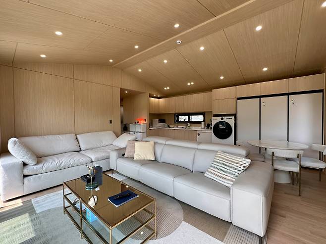 스페이스웨이비의 모듈러 주택 내부 모습.(사진=스페이스웨이비)