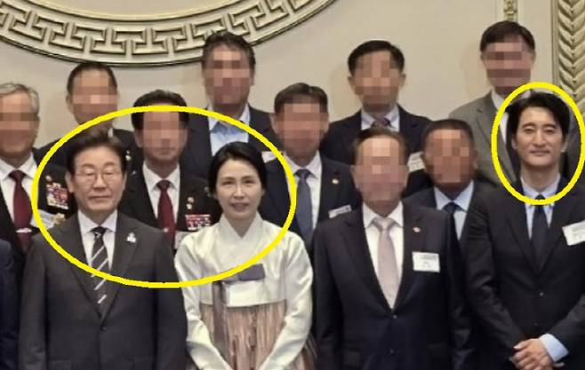 배우 신현준이 27일 청와대 영빈관에서 열린 호국보훈의 달 행사에 참석해 이재명 대통령, 김혜경 여사와 기념촬영을 하고 있는 모습. (사진=인스타그램 캡처)