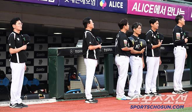 27일 부산 사직구장에서 열린 롯데와 KT의 경기. 이종범 코치 빠진 KT 코치진. 부산=송정헌 기자songs@sportschosun.com/2025.06.27/