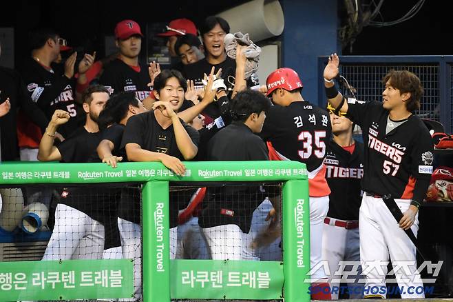 28일 잠실구장에서 열린 LG 트윈스와 KIA 타이거즈의 경기. 6회초 1사 만루 KIA 김석환이 적시타를 날린 뒤 환호하고 있다. 잠실=박재만 기자 pjm@sportschosun.com/2025.06.28/