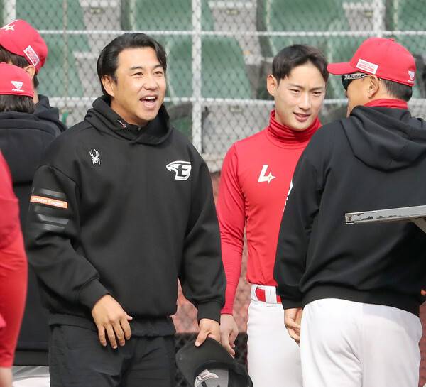 김강민(왼쪽), 최지훈. ⓒSSG랜더스