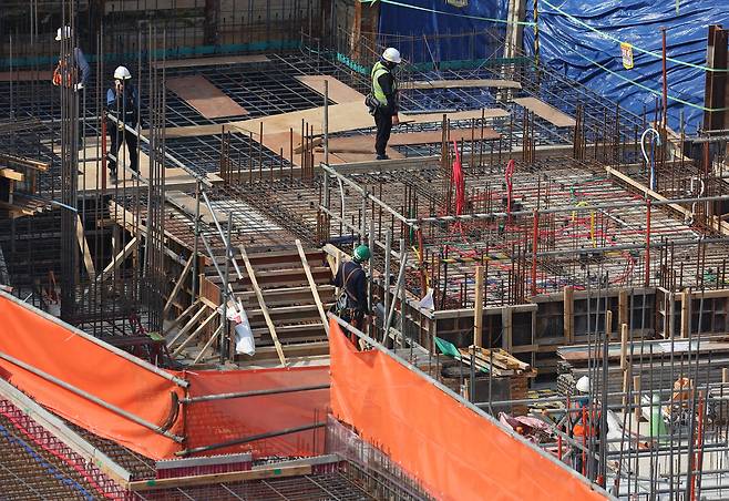 서울 성북구 한 아파트 건설 현장의 모습. /연합뉴스