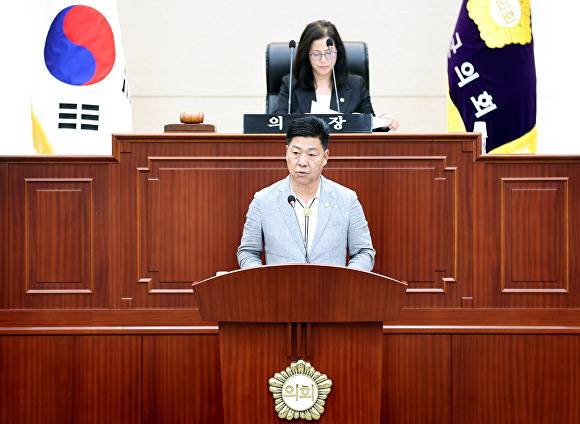 김성우 성주군의원이 5분자유발언을 하고 있다 [사진=성주군의회]