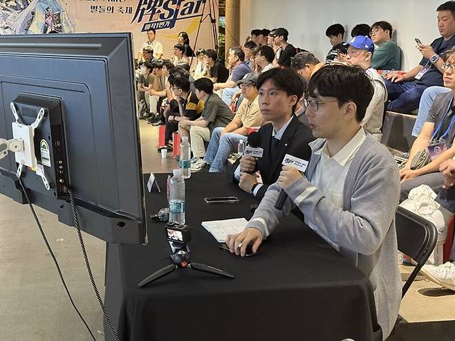 ▲ "아 이대로는 크리스티나 작사라도 힘들겁니다!"